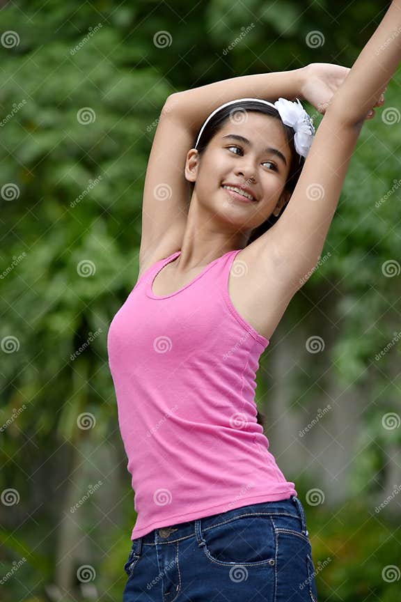 Une Jeune Fille Philippine Dansante Photo Stock Image Du Assez Danser 159544320