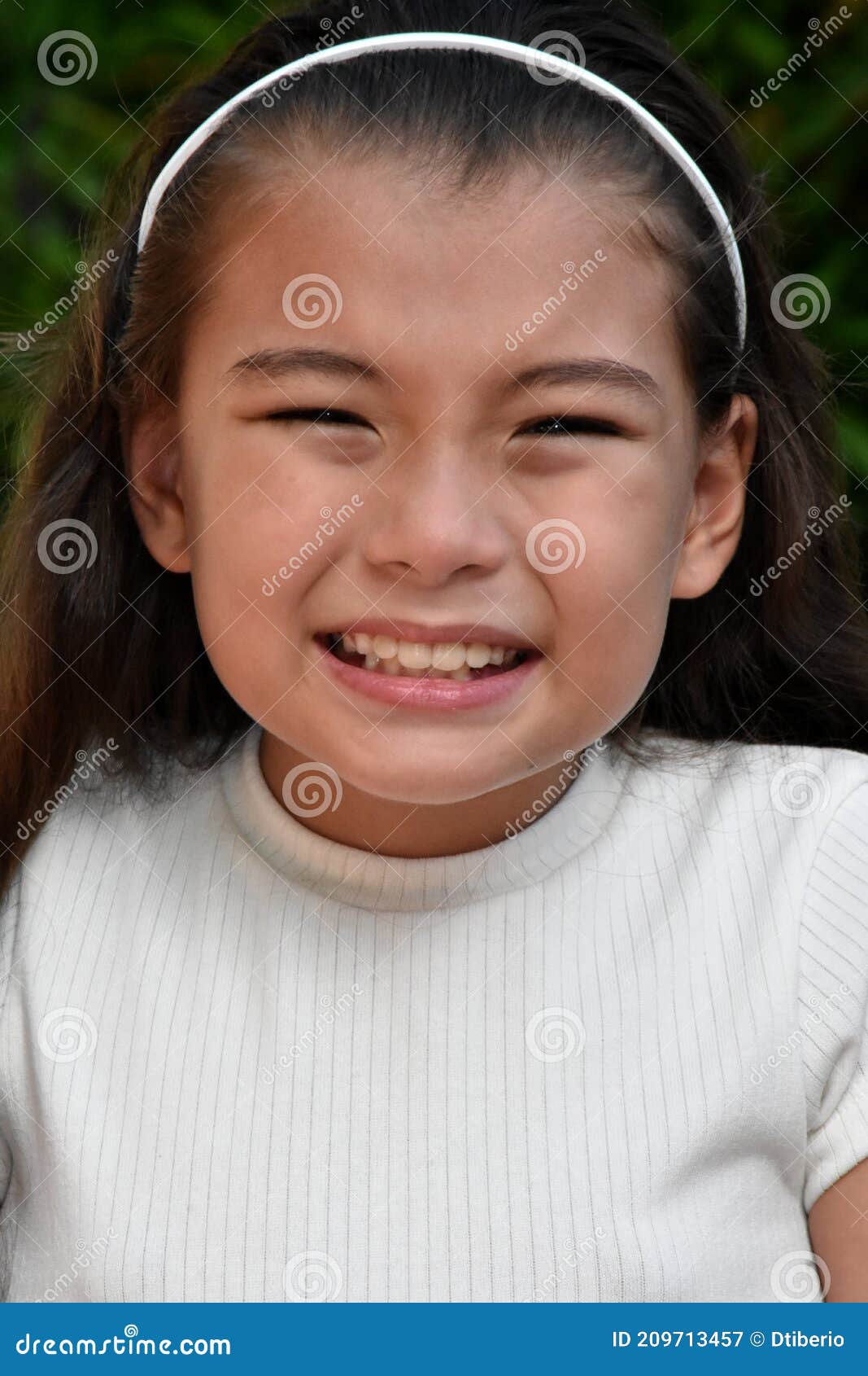 Une Jeune Fille Philippine En Larmes Image Stock Image Du Femelle Sanglot 209713457