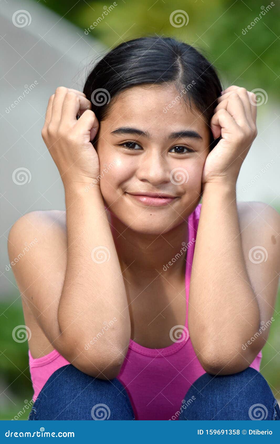 Une Joyeuse Jeune Fille Philippine Photo Stock Image Du Joie Assez 159691358