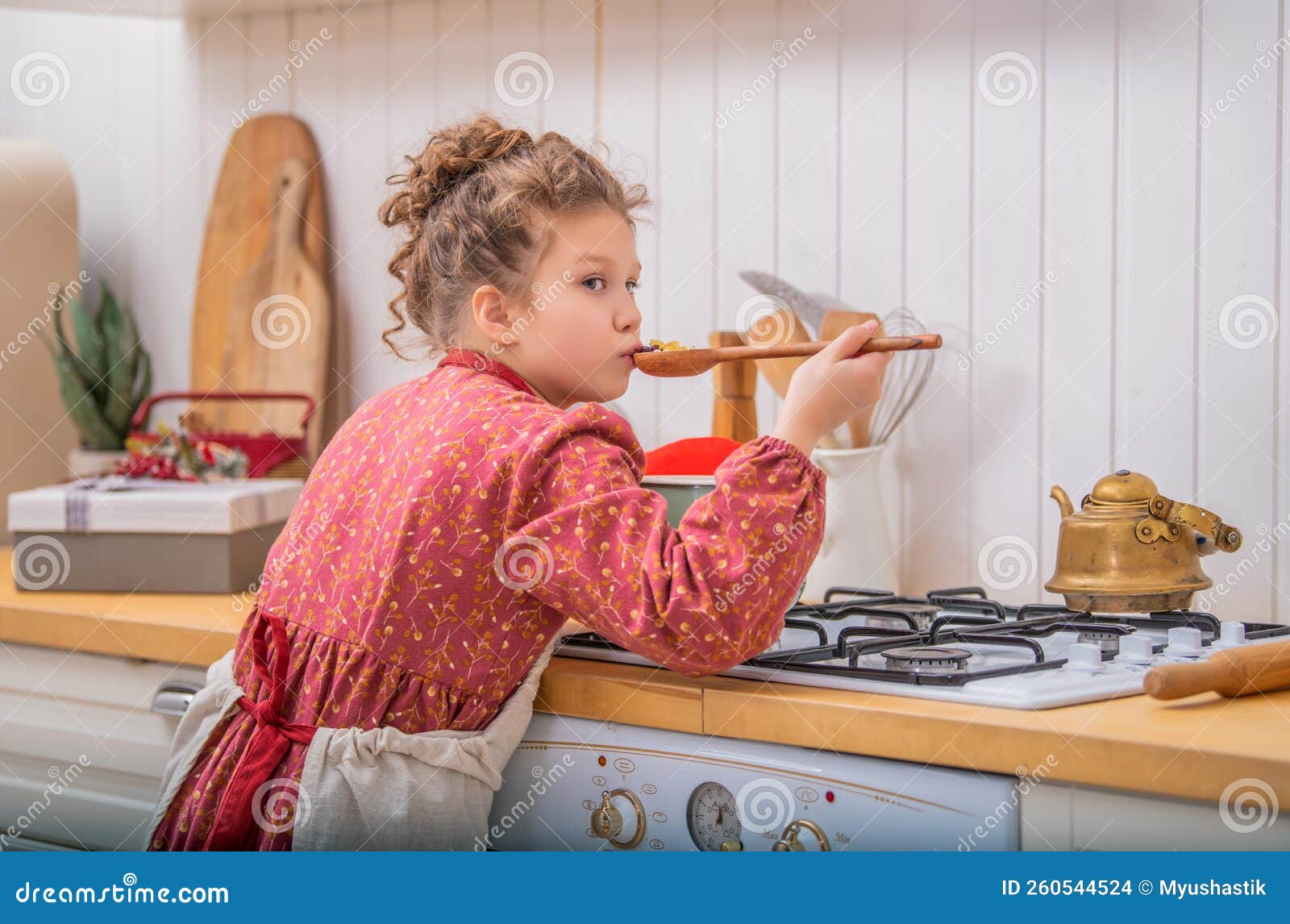 Tablier de cuisine enfant rouge pour fille la cuisine comme maman