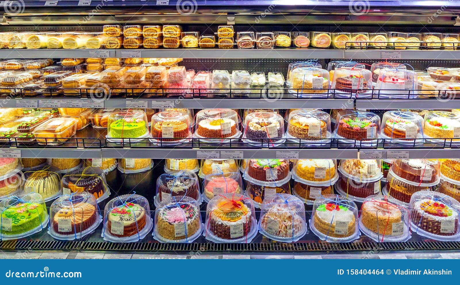 Une Vitrine D Un Grand Supermarche Aux Gateaux De Biscuits Image Stock Editorial Image Du Grand Supermarche Une Vitrine D Un Grand Supermarche Aux Gateaux De Biscuits Image Stock Editorial Image Du Grand Supermarche