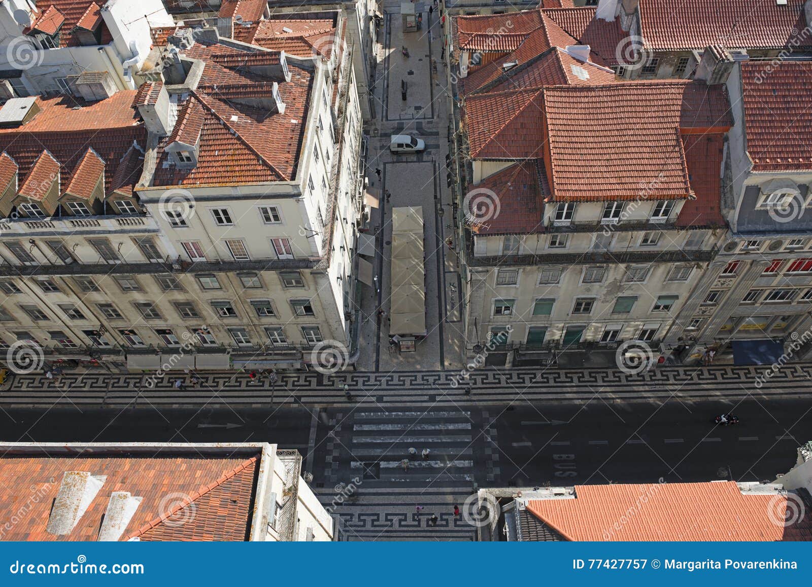 Une vue vers Lisbonne. Vue de Lisbonne du bird& x27 ; vol de s portugal