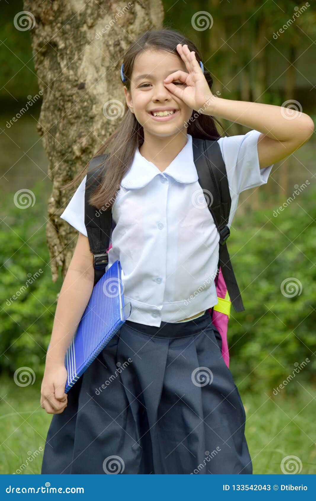 Ung Filipina Student Child Searching Wearing Skolalikfor