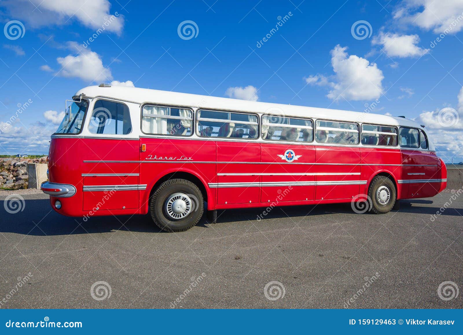 Ungarischer Bus `Ikarus 55 14 Lux" Seitenansicht Redaktionelles Stockfoto -  Bild von heiliger, fest: 159129463