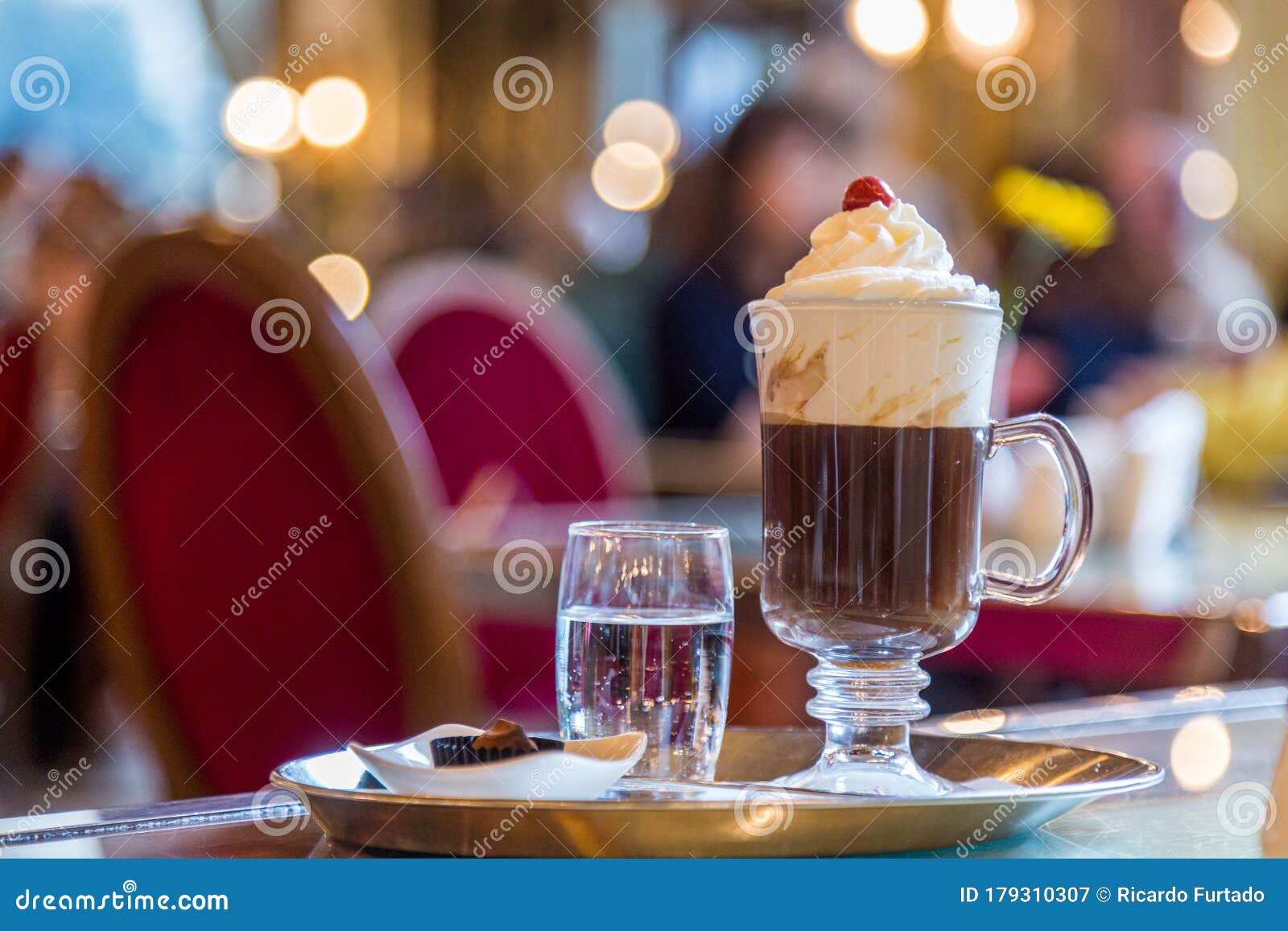 Ungarischer Kaffee in New Yorker Yorkcafé Stockbild - Bild von gaststätte,  mahlzeit: 179310307