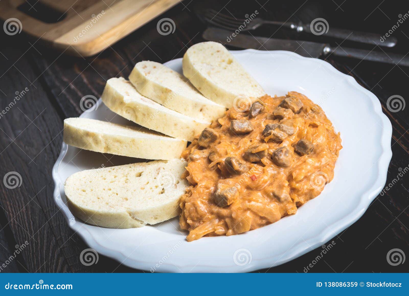 Ungarisches Gulasch Mit Sauerkraut Stockbild - Bild von rustikal ...