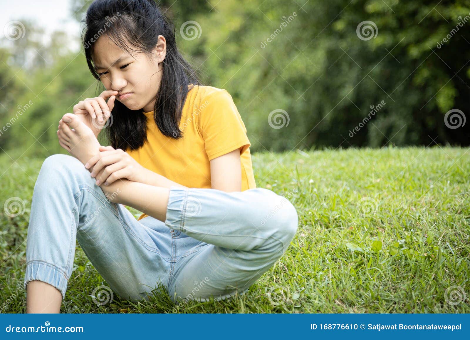 Legal Age Teenager foot sniffing
