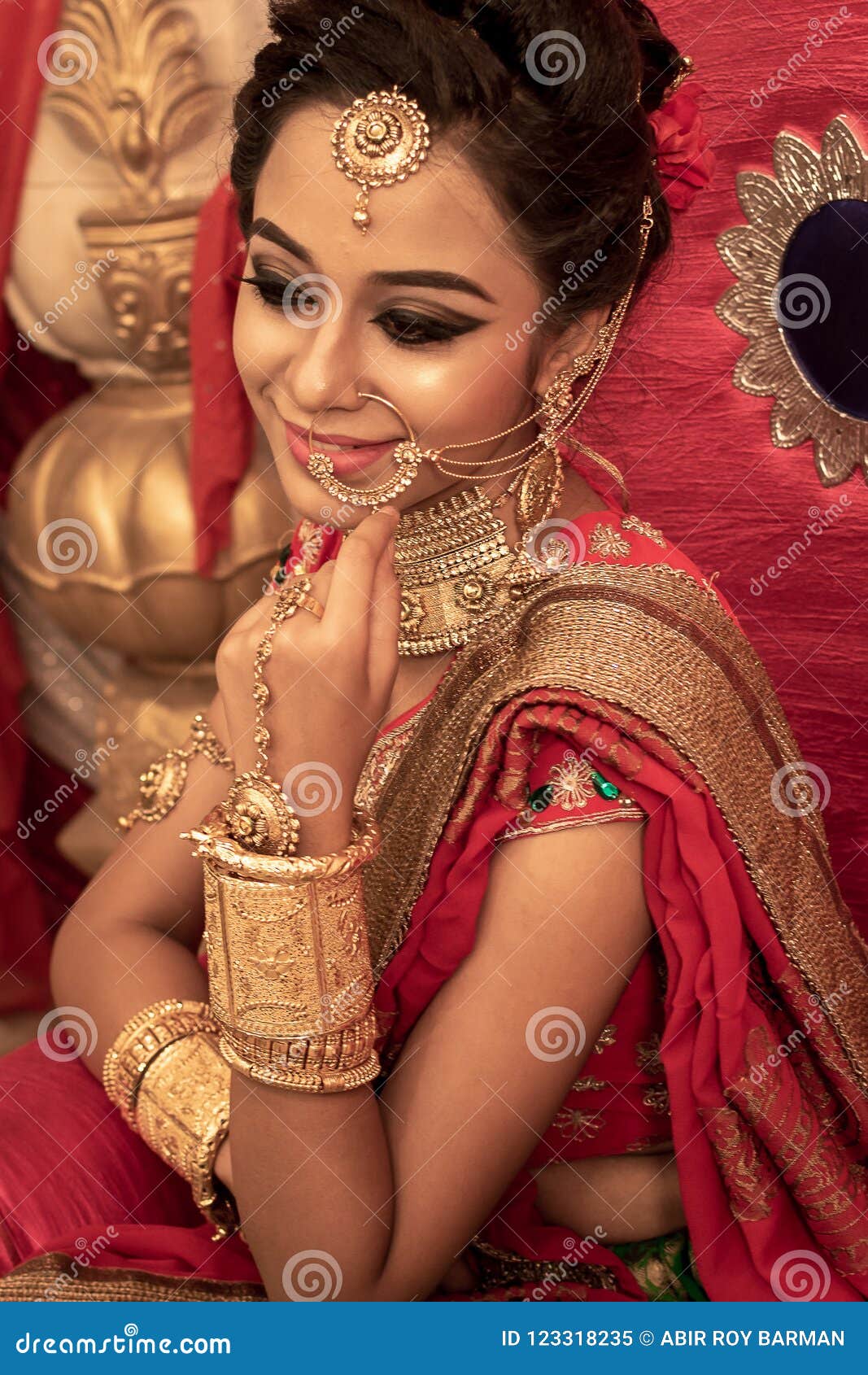 Take the modern 'bridal poses' in lehenga code from Divyanka Tripathi,  Shehnaaz Gill and Mouni Roy