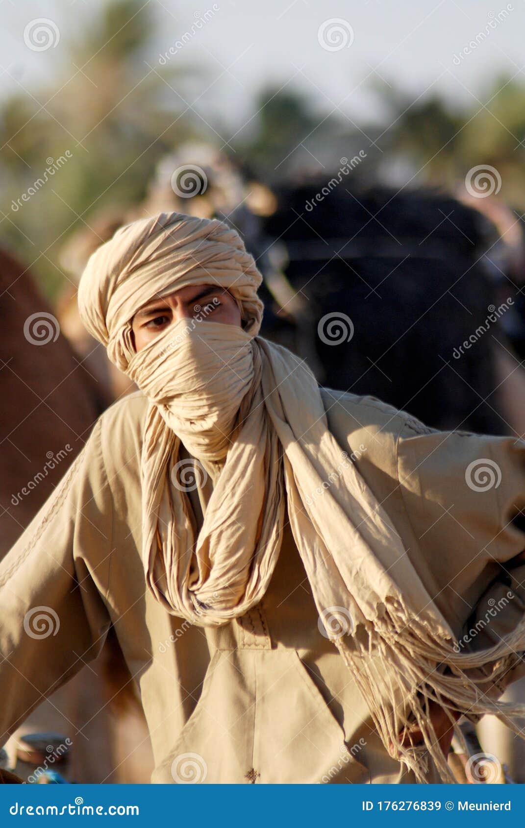 Bedouin Man Wears Traditional Clothing In Sahara Desert Stock | My XXX ...