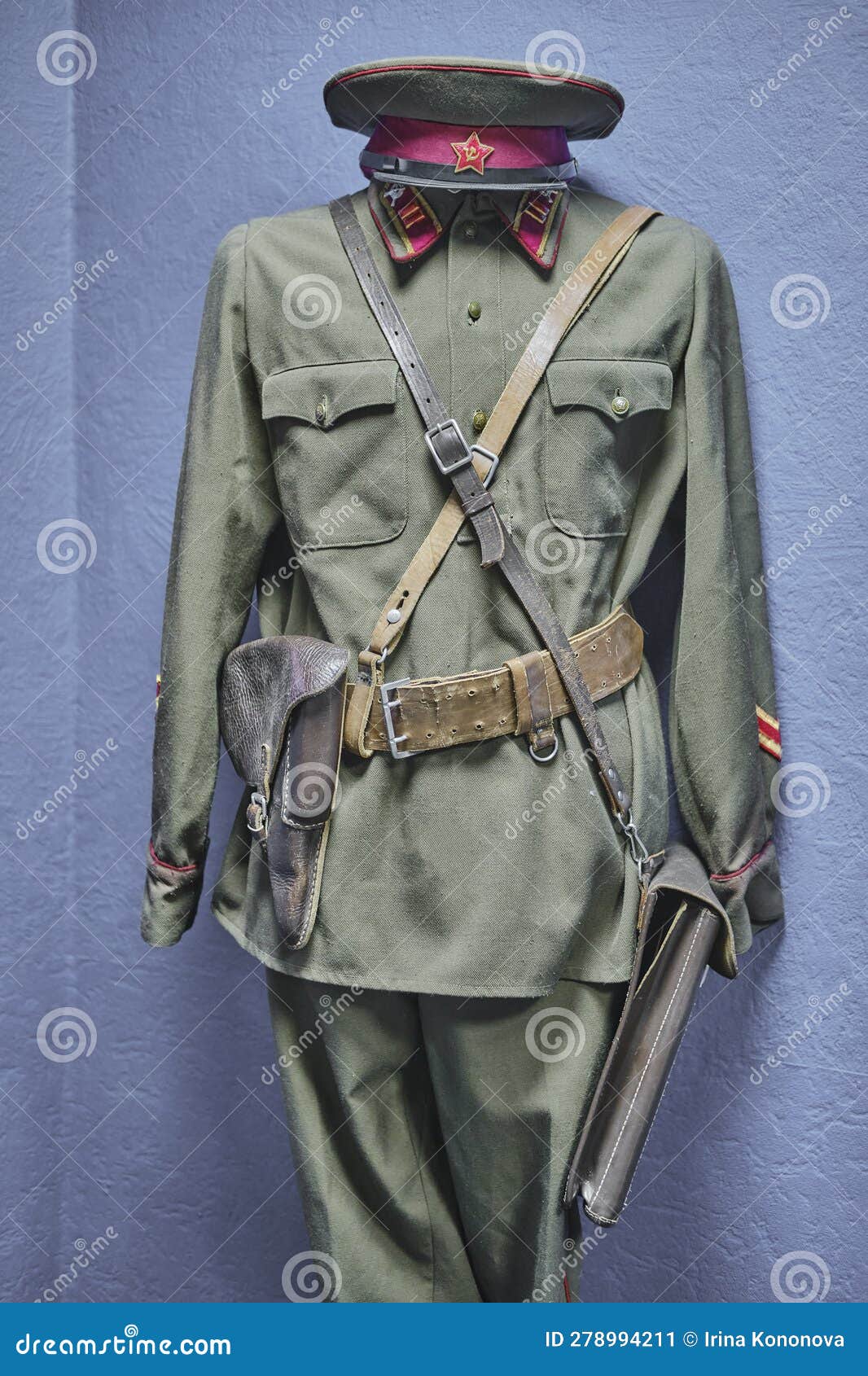 Foto de Soviético Distintivo Tradução Da Inscrição Veterano Do Exército The  3rd e mais fotos de stock de Antiga União Soviética - iStock