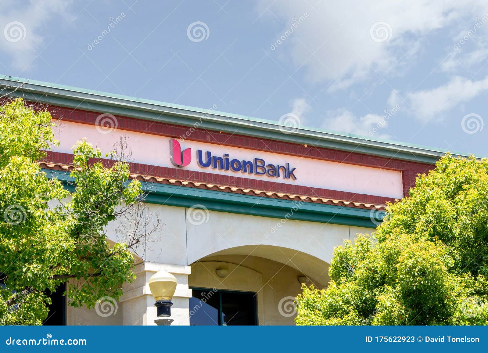 Union Bank sign editorial stock photo. Image of deposit - 175622923