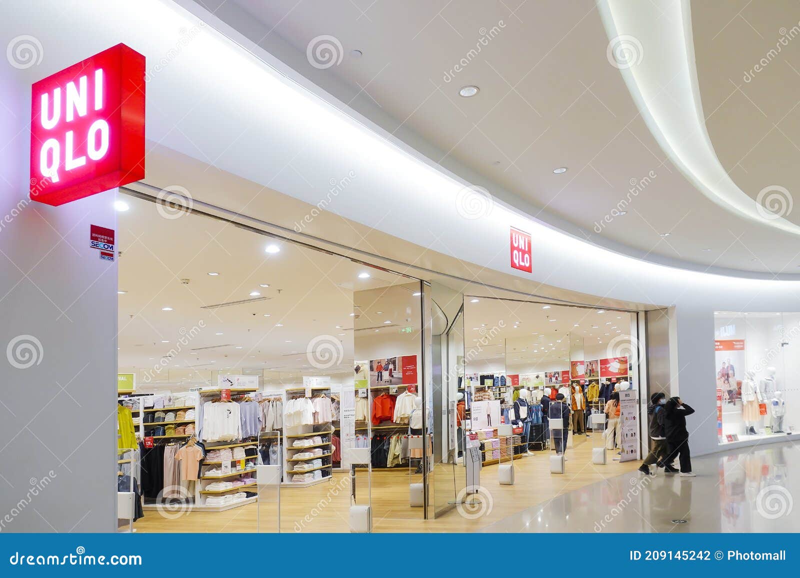 Japanese casual wear designer and manufacturer Uniqlo logo seen in Chongqing Stock Photo Alamy #24 Japanese casual wear designer and manufacturer Uniqlo logo seen in Chongqing Stock Photo Alamy