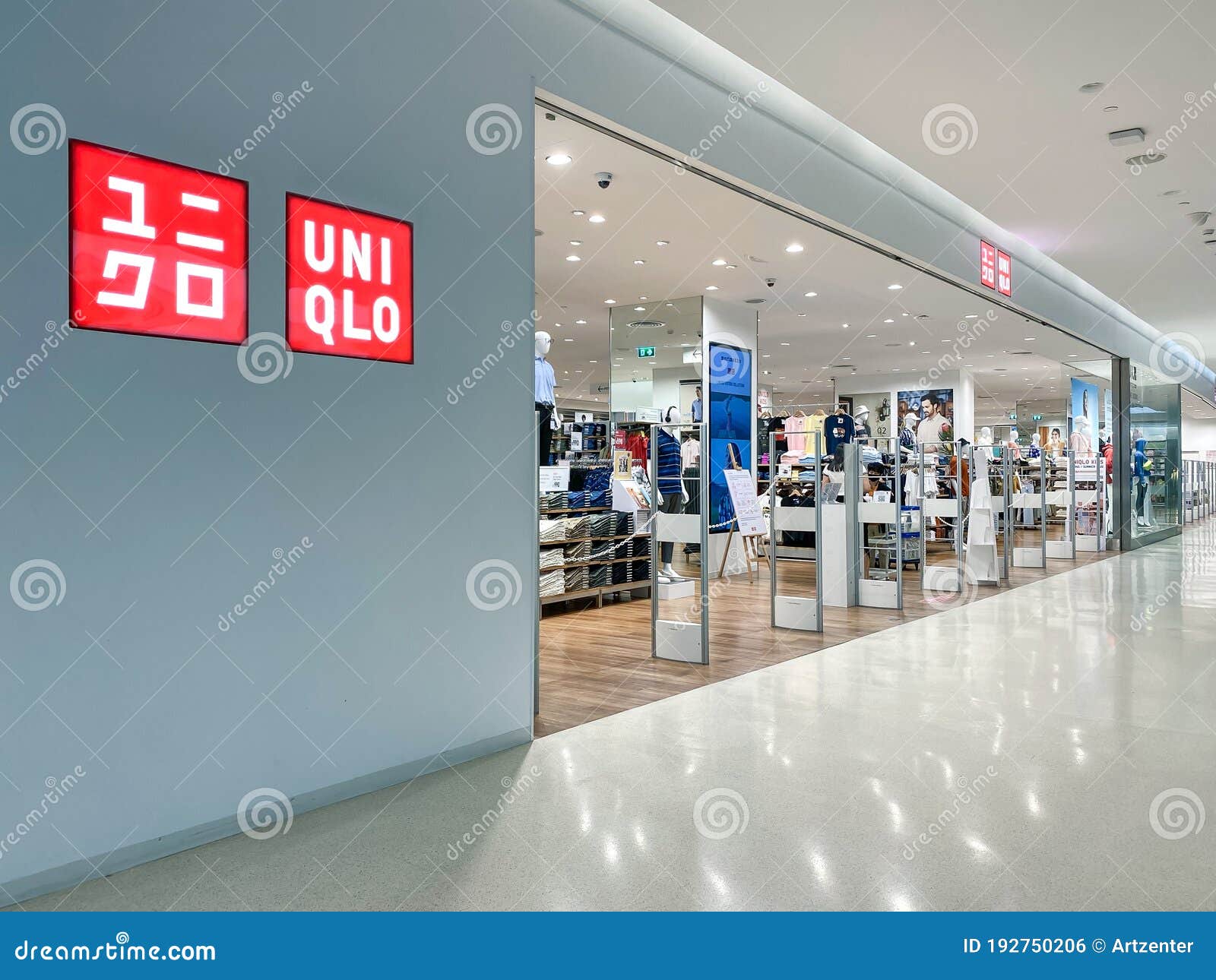Uniqlo Logo In Front Of The Store Editorial Photo Image Of Advertisement Brand 192750206