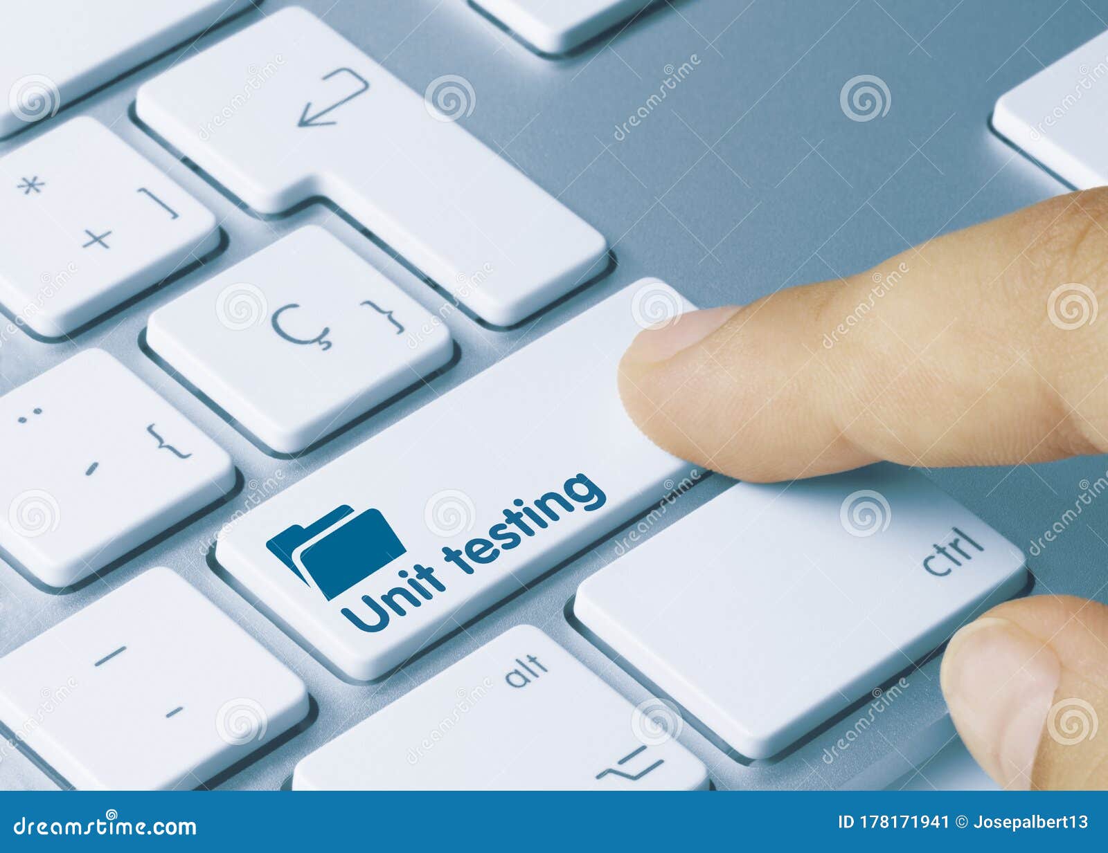 unit testing- inscription on blue keyboard key