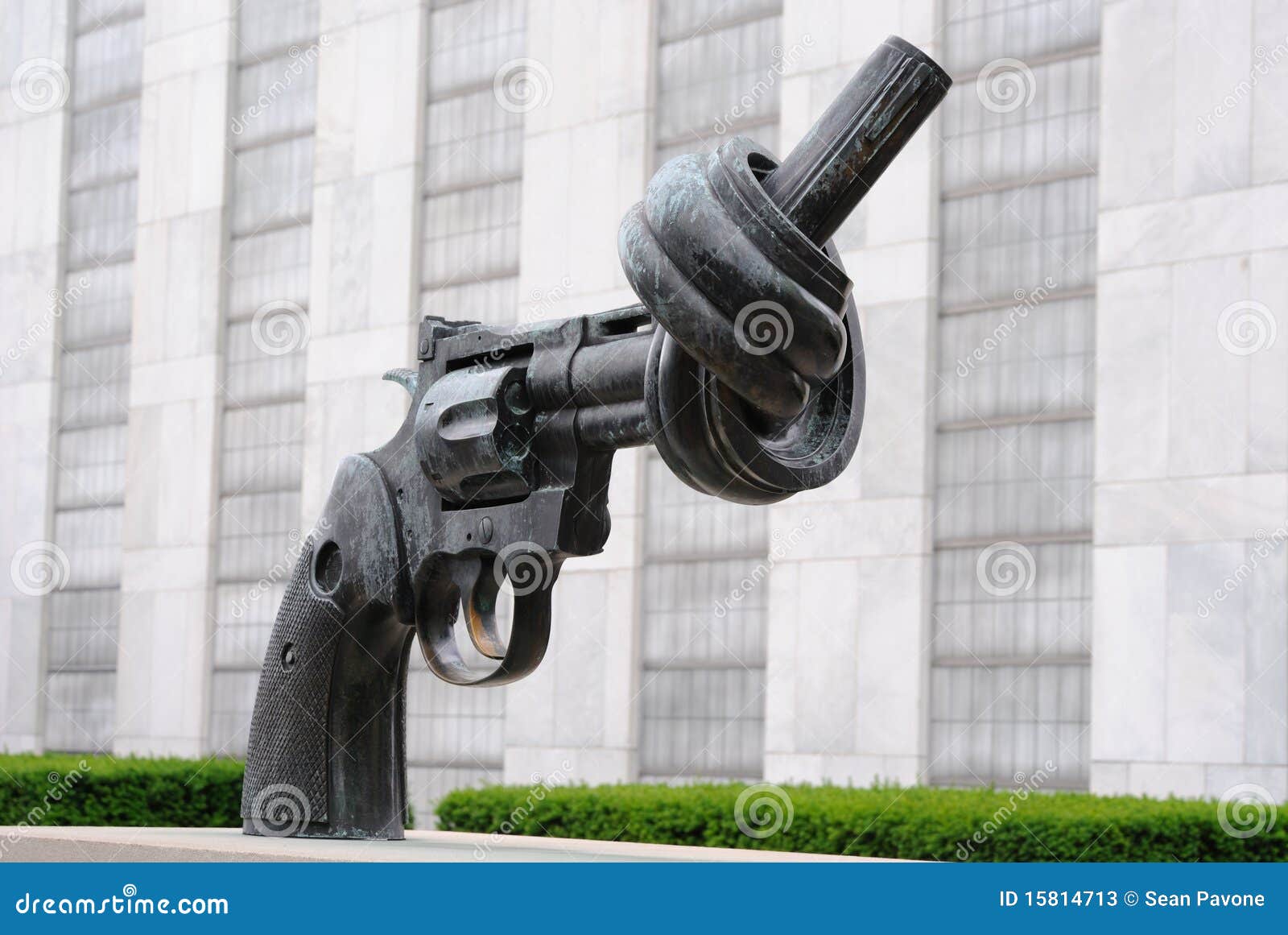 United Nations Knotted Gun editorial stock photo. Image of shoot 15814713