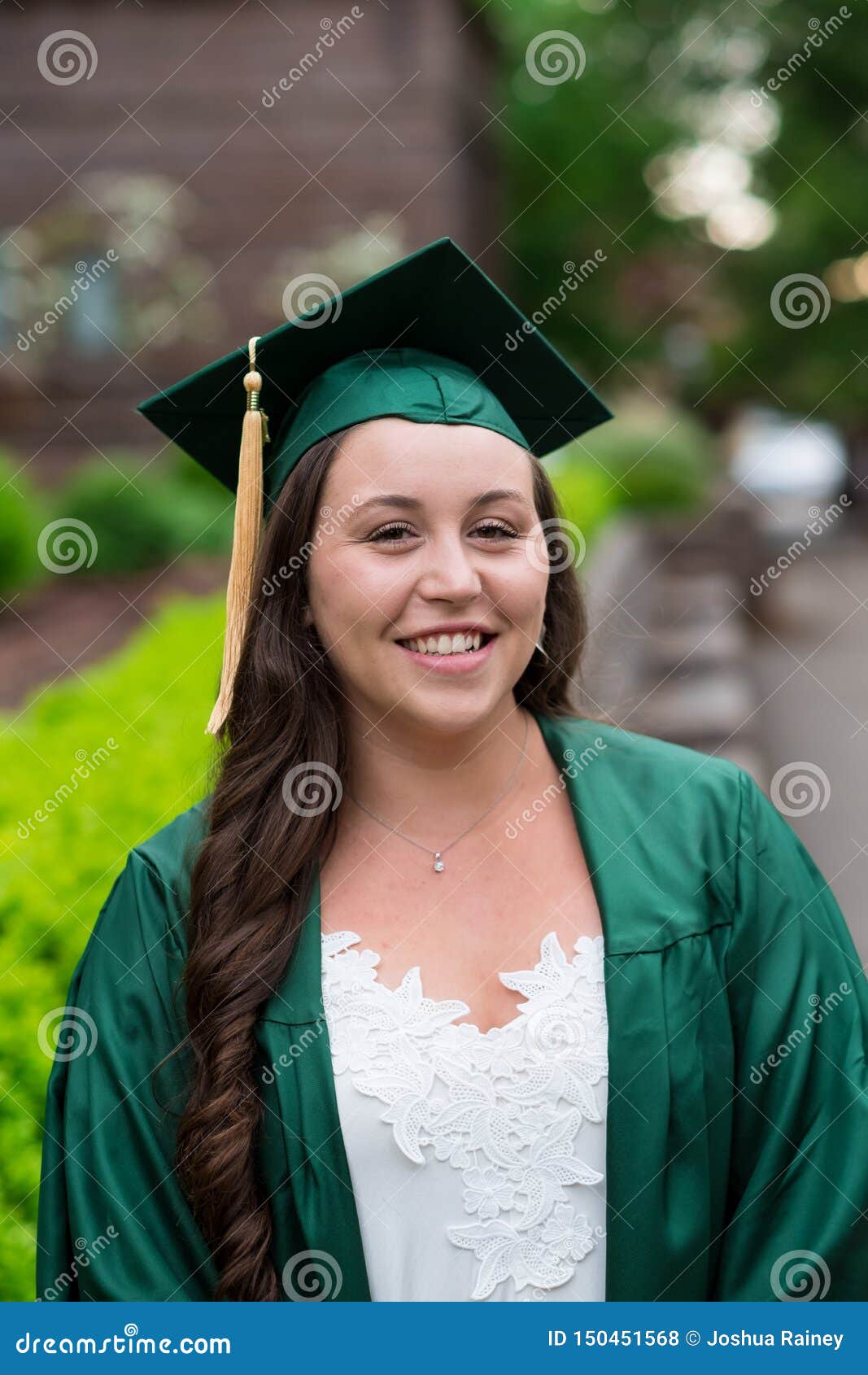 University Of Oregon Graduate On Campus In Eugene Stock Photo Image university-of-oregon-graduate-on-campus-in-eugene-stock-photo-image