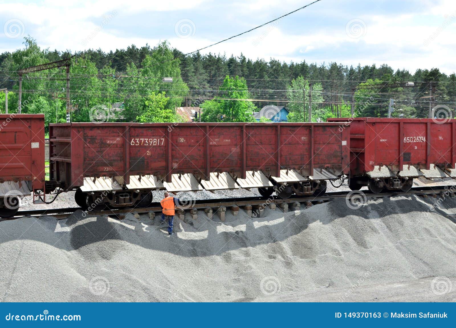 Railway workers adjusting train tracks - Stock Image 