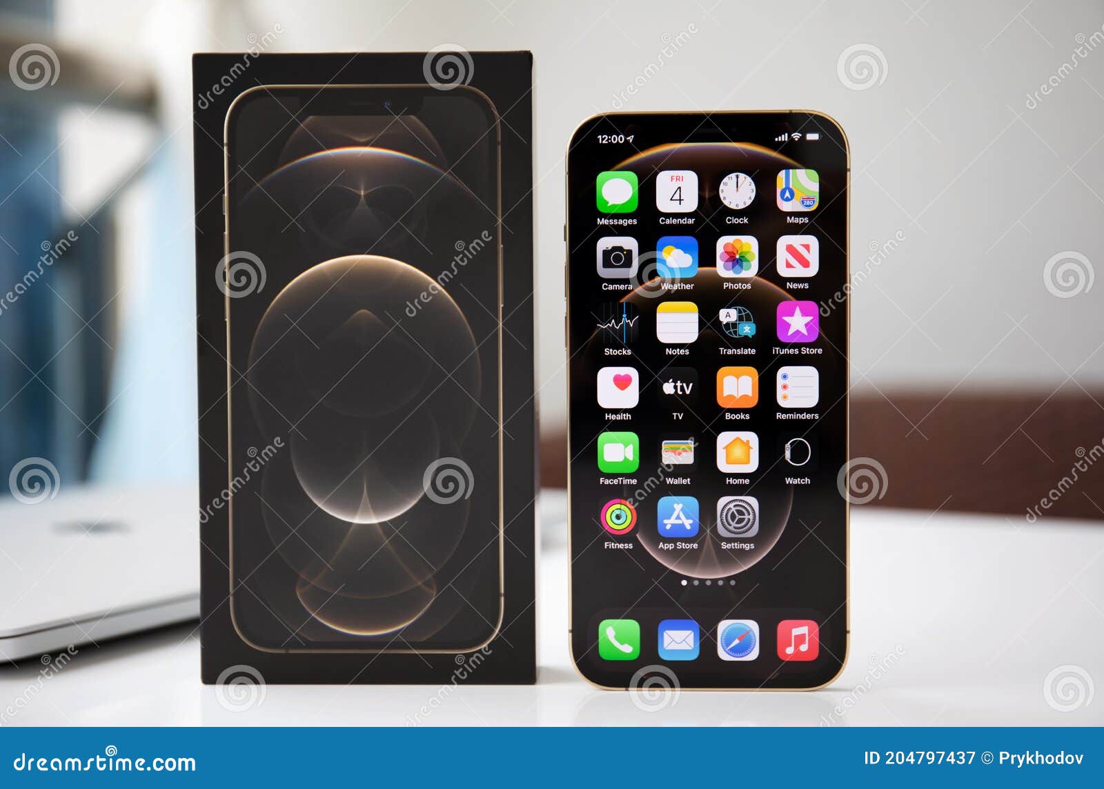 Unpack IPhone 12 Pro Max Gold Home Screen IOS 14 Editorial Photography