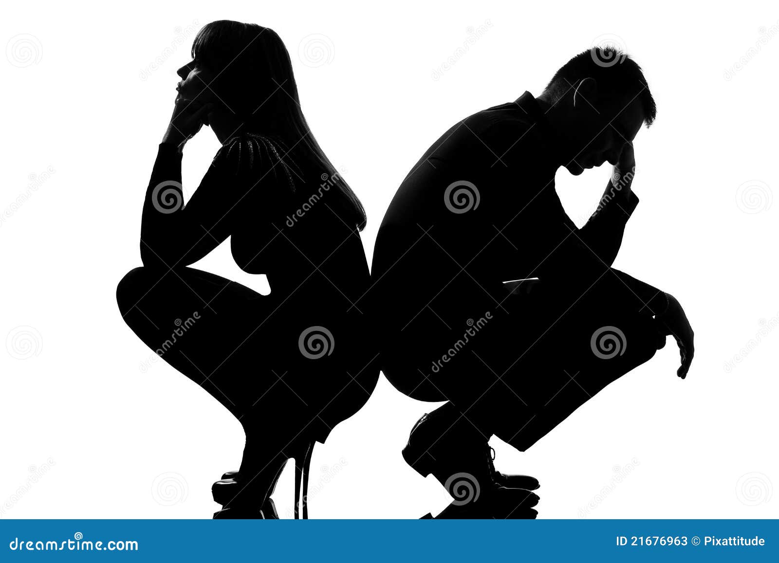 Perfil De Uma Triste Silhueta De Mulheres Reclamando Ao Ar Livre Foto de  Stock - Imagem de incompreendido, frustrado: 200055964