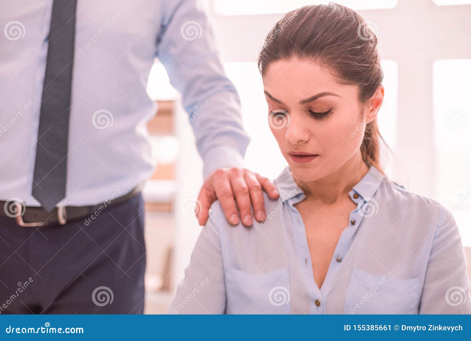 Se Un Uomo Ti Mette La Mano Sulla Spalla