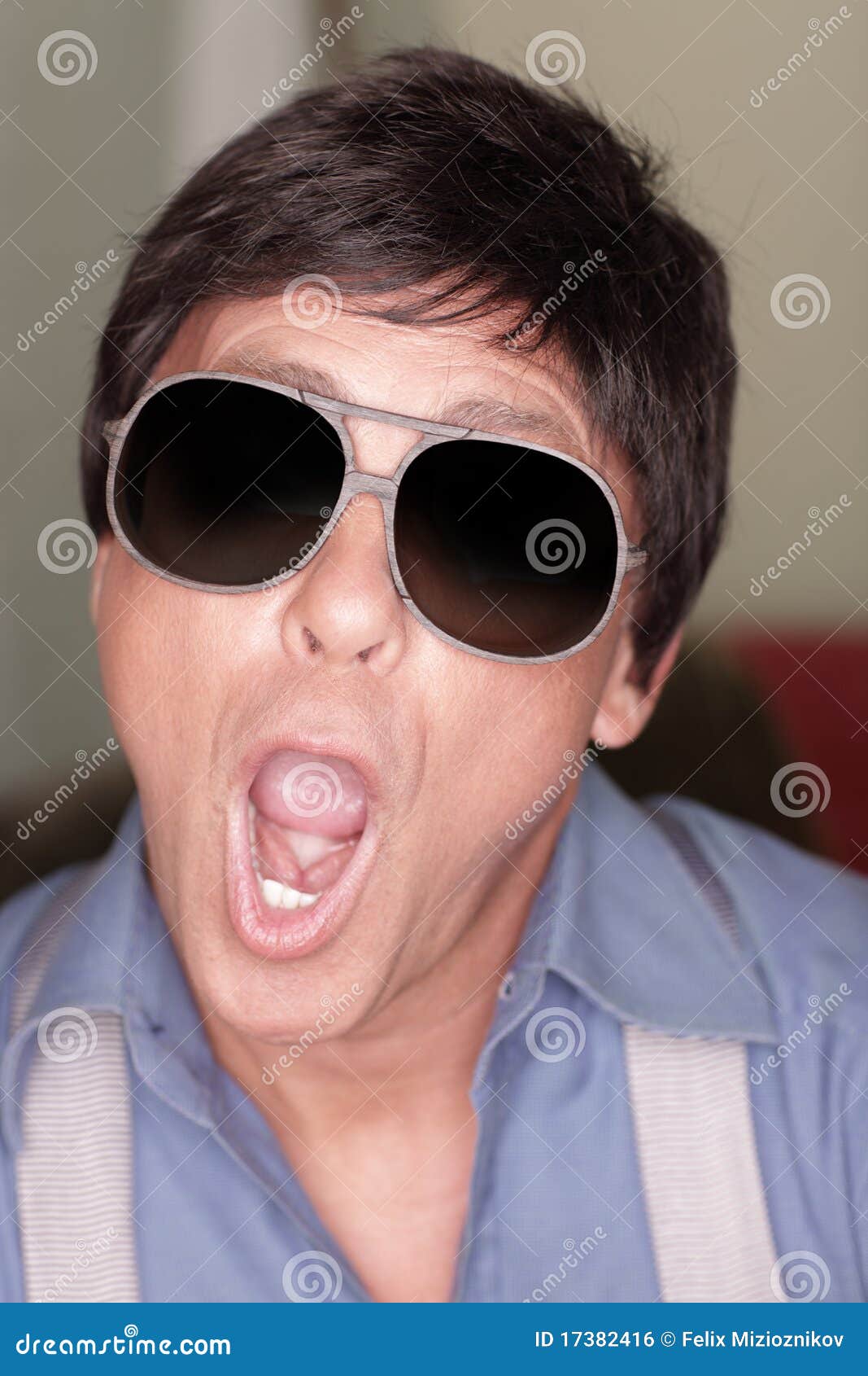 Occhiali Da Sole Scuri Nel Fondo Bianco Immagine Stock - Immagine Di - Foto 10