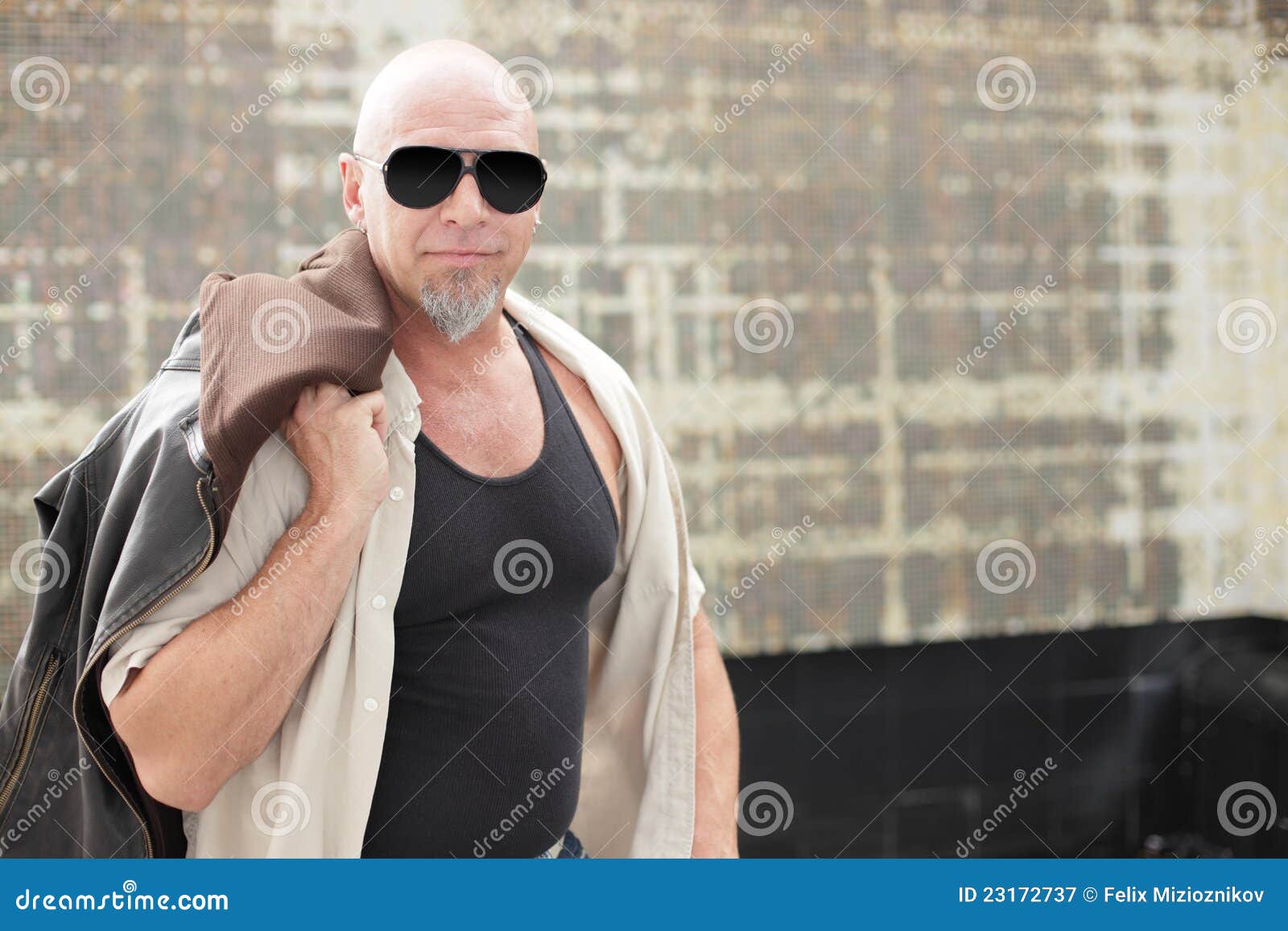 Occhiali Da Sole Scuri Nel Fondo Bianco Immagine Stock - Immagine Di - Foto 7