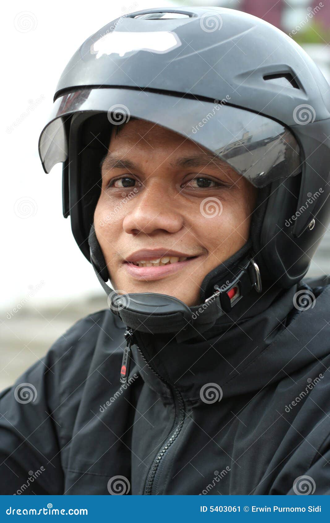 Uomo con il casco immagine stock. Immagine di motore, sicurezza - 5403061