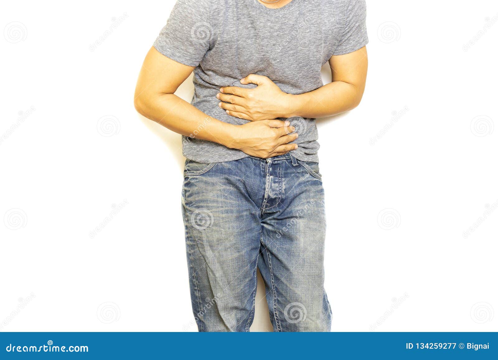 Uomo Con La Mano Di Mal Di Stomaco Che Giudica La Sua ...