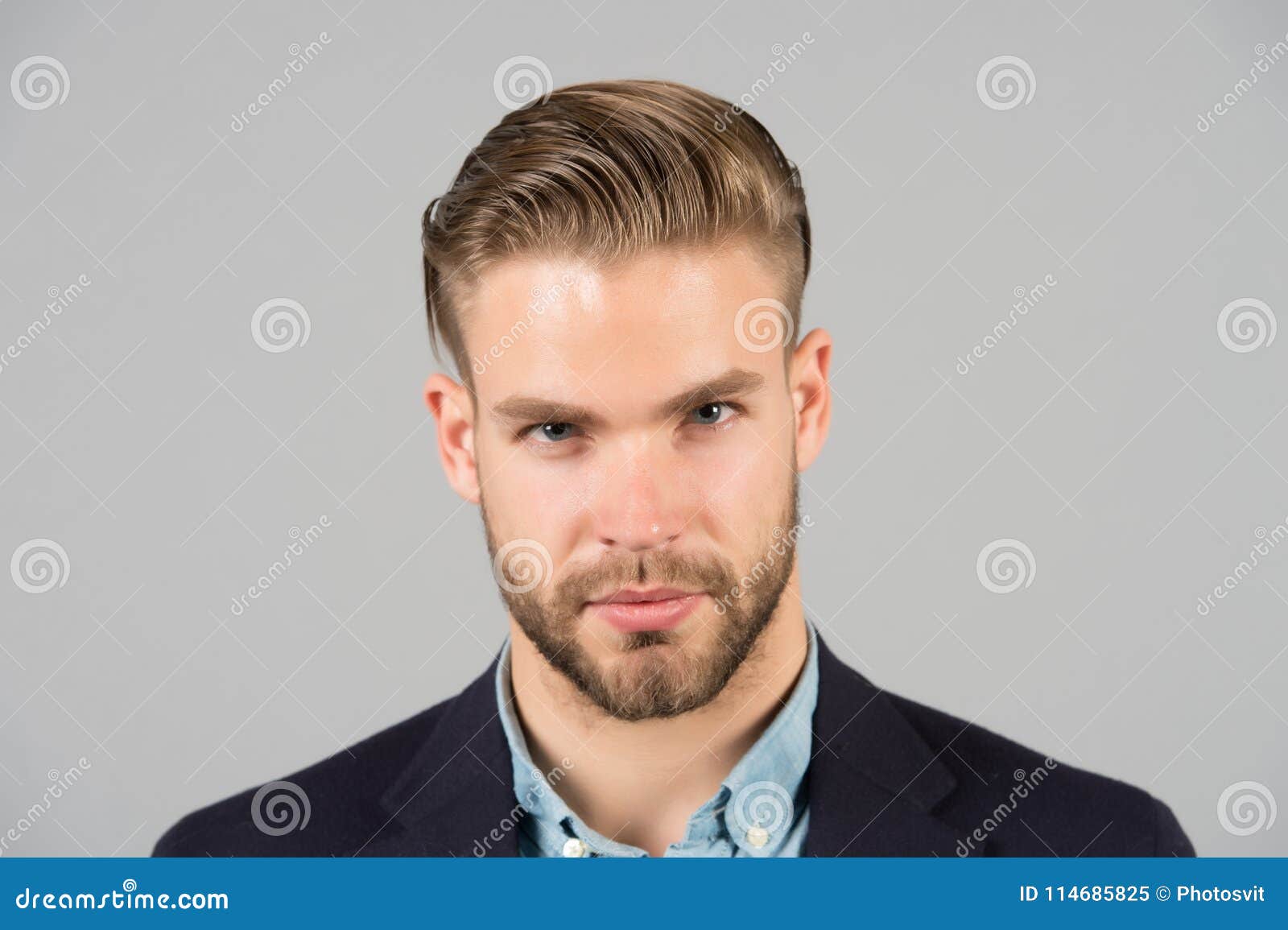 Uomo D Affari Con La Barba E Baffi Sul Fronte Non Rasato Uomo Barbuto Con Capelli Alla Moda O lio Di Capelli Governare Della B Immagine Stock Immagine Di Sporgenza Barba