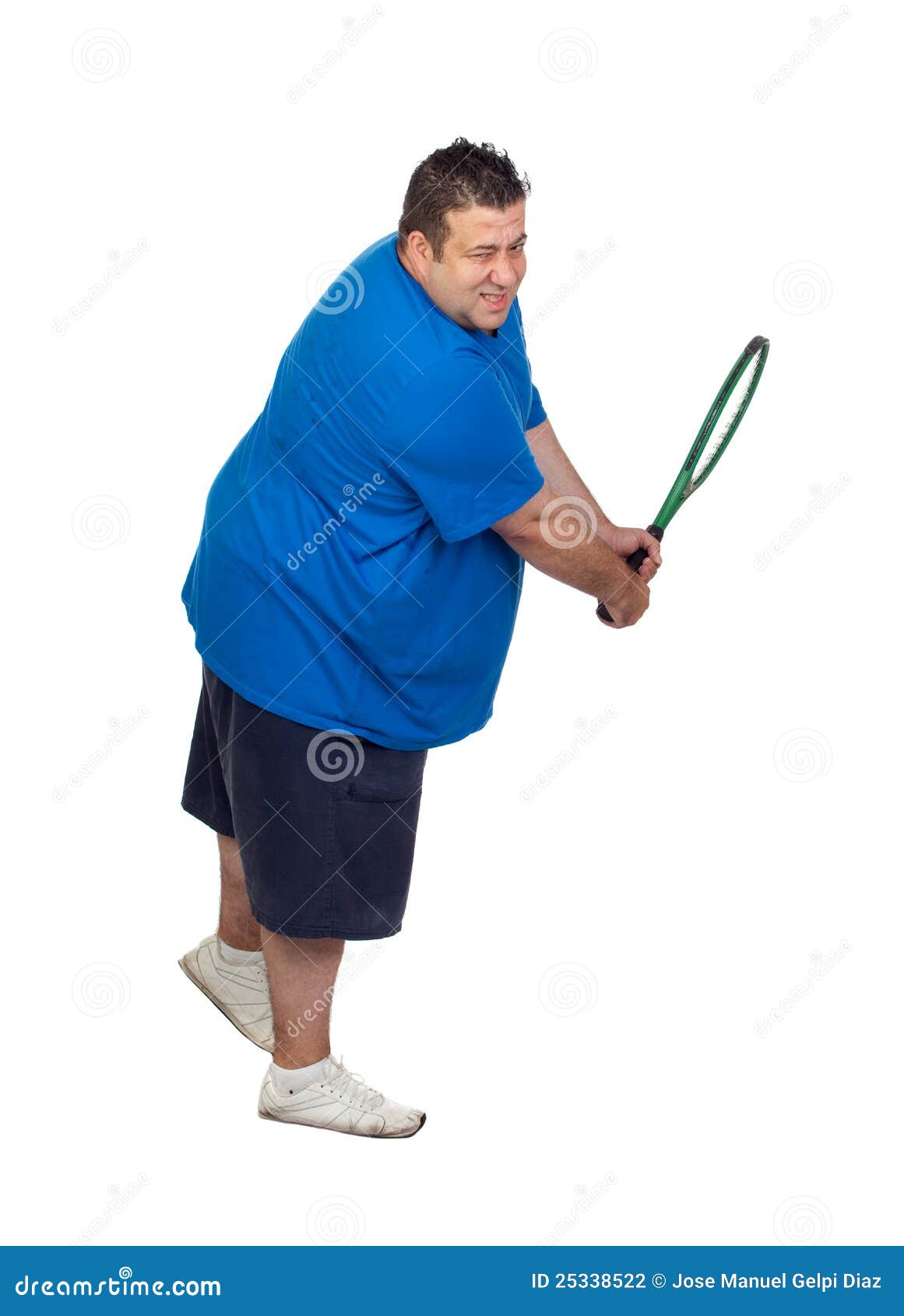 Uomo Grasso Con Una Racchetta Che Gioca Tennis Fotografia Stock - Immagine  di gioca, grasso: 25338522