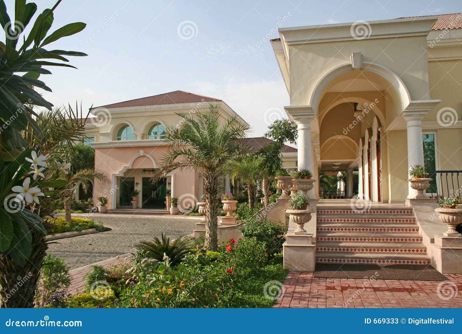 upmarket super rich royal home architecture