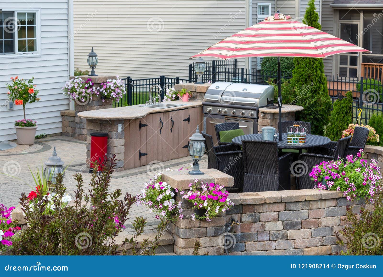 upscale outdoor patio with kitchen area