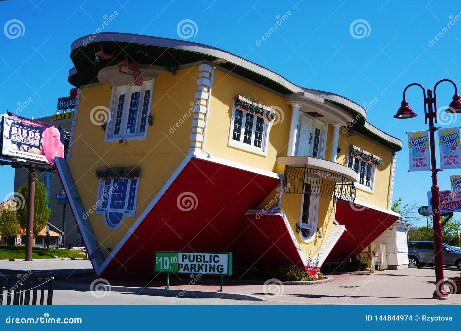 Upside Down House  Niagara Falls Canada