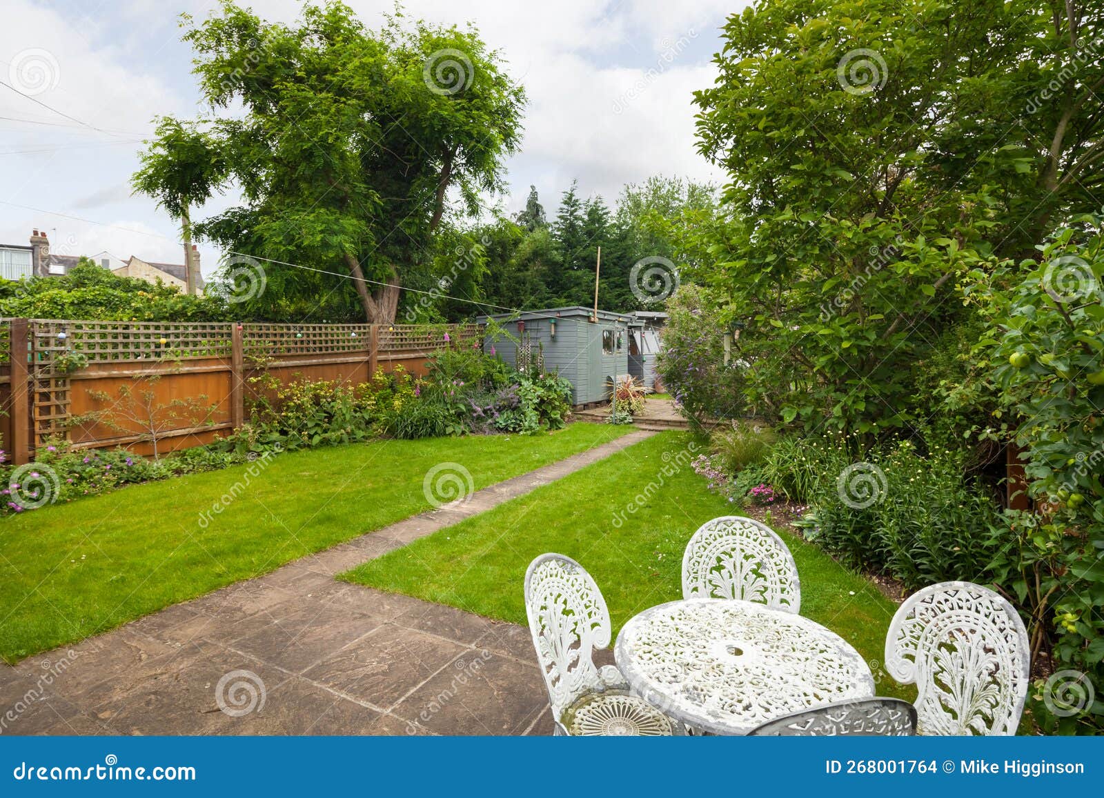 Urban city garden editorial stock image. Image of tree 268001764