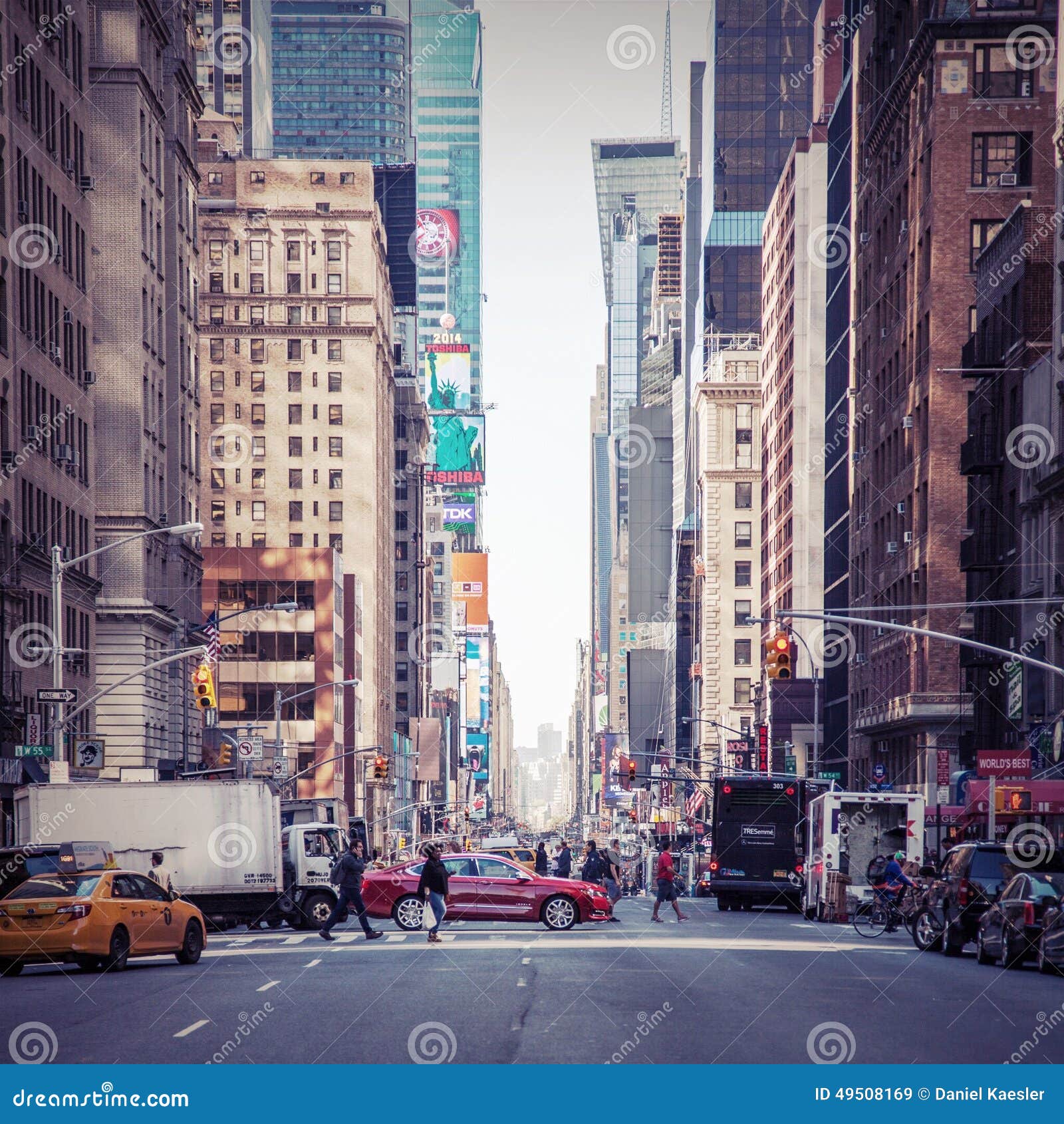 Urban living in Manhattan editorial stock image. Image of citylife
