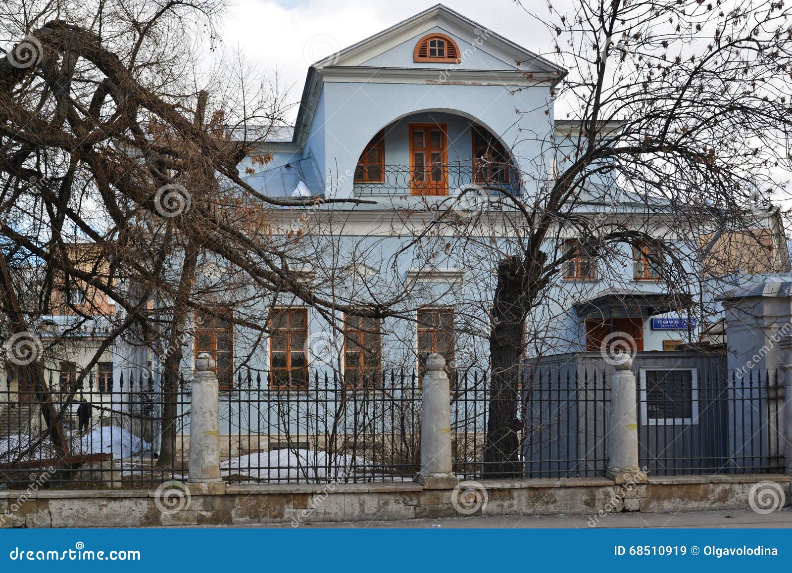 urban manor xviii-xix centuries in tokmakov lane in moscow, russia