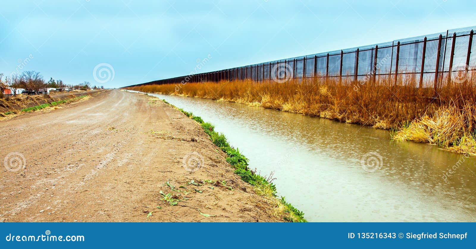 us border fence to mexico at el paso