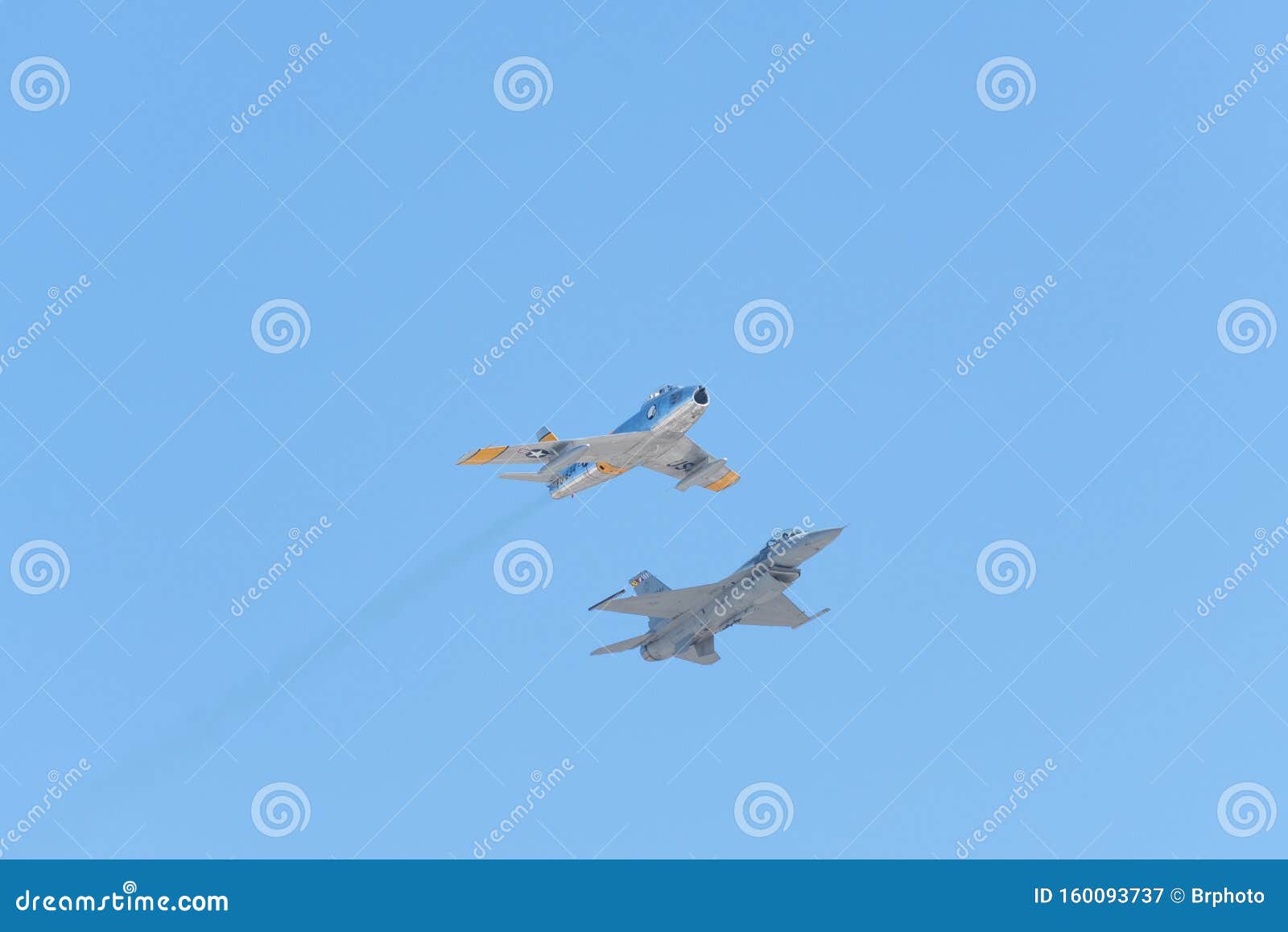 USAF F-16 Viper Demo and F-86F Sabre during the Miramar Air Show ...
