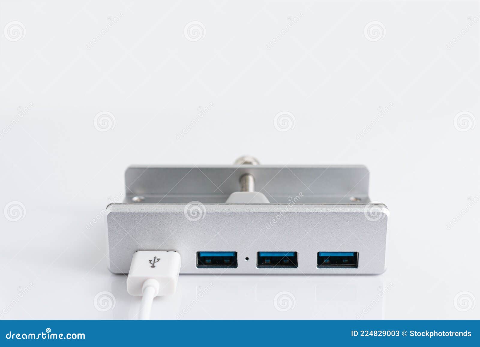 usb cable connected to usb hub 3.0, 4 port aluminum for desktop, computer, pc, table edge with adjustable clip, on white