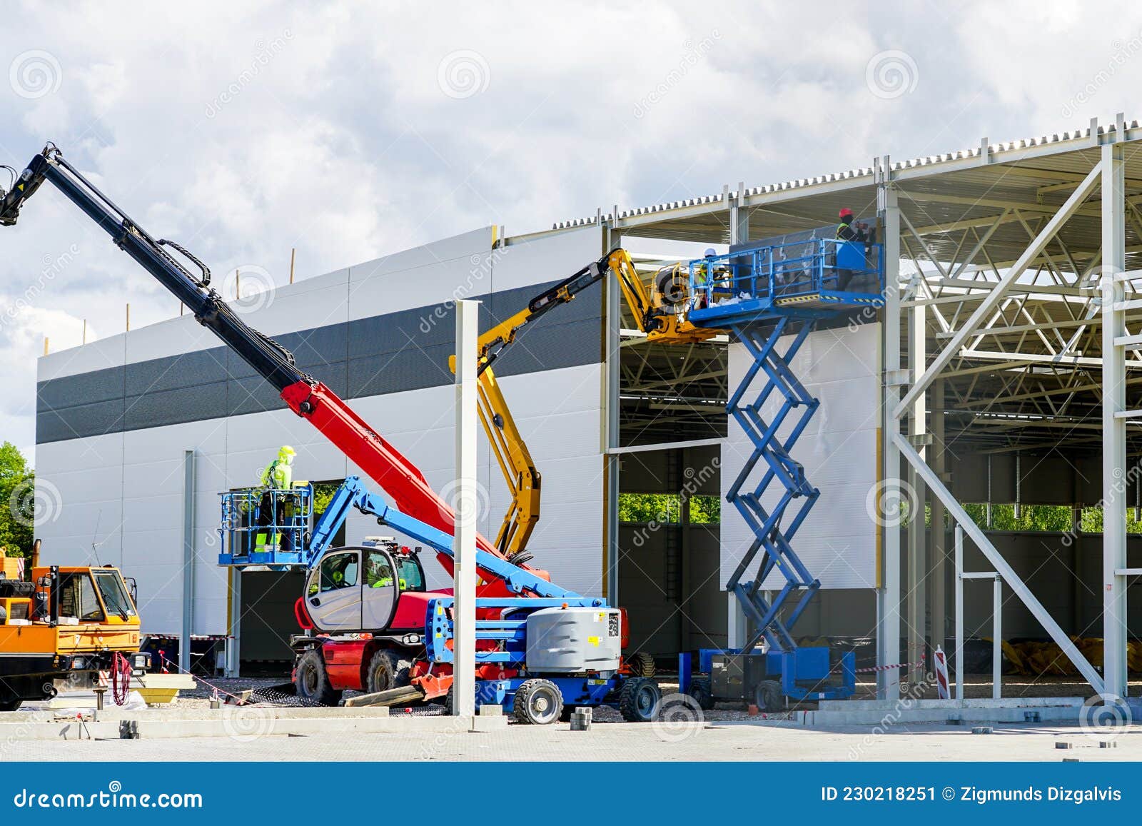 use of modern telescopic crane and scissor lifts in sandwich panel wall mounting