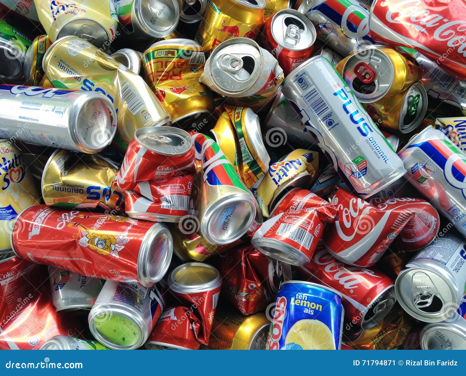 Used cans for recycling editorial photo. Image of coca - 71794871