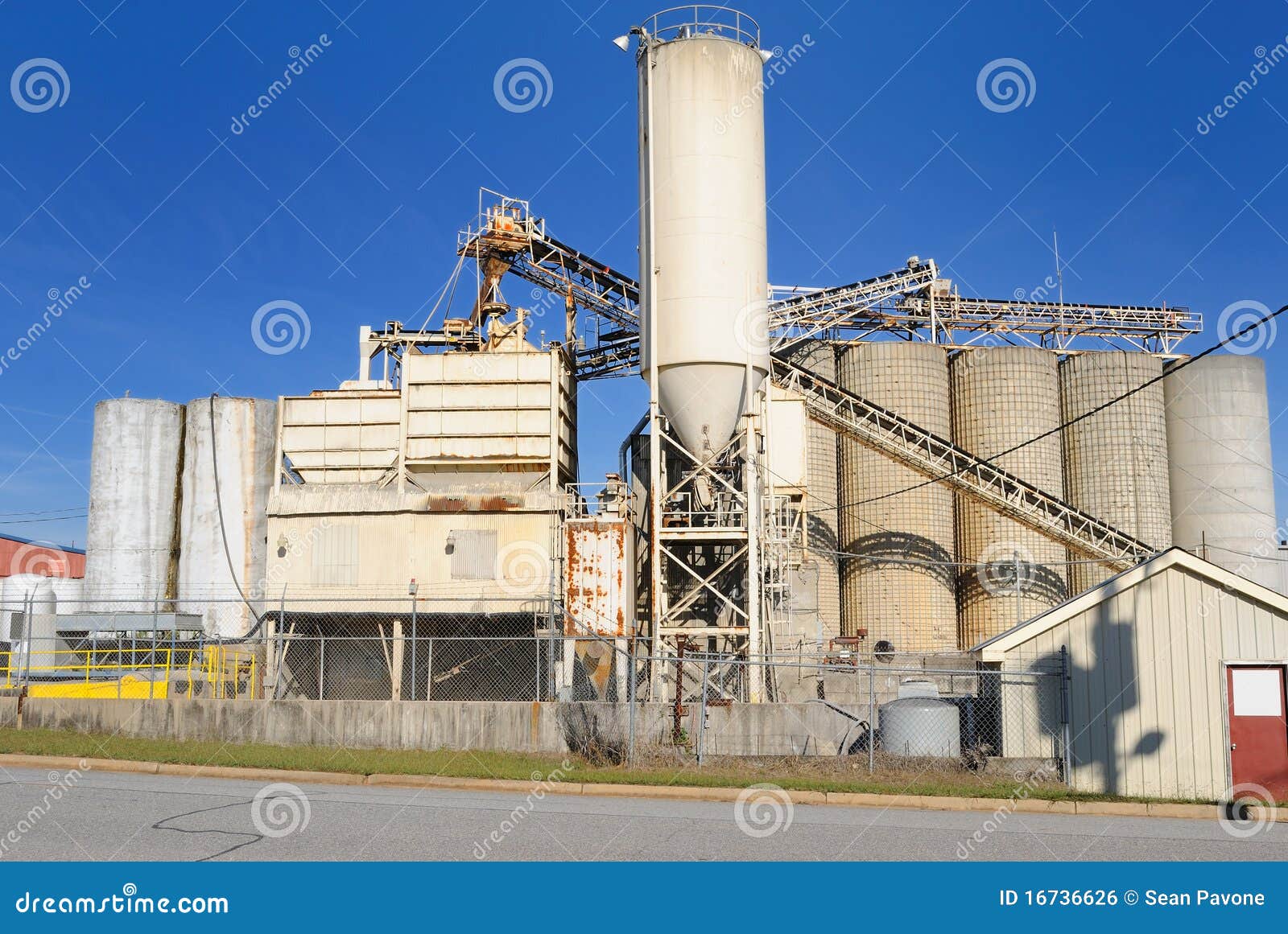Usine de la colle photo stock. Image du r?�tro, service - 16736626