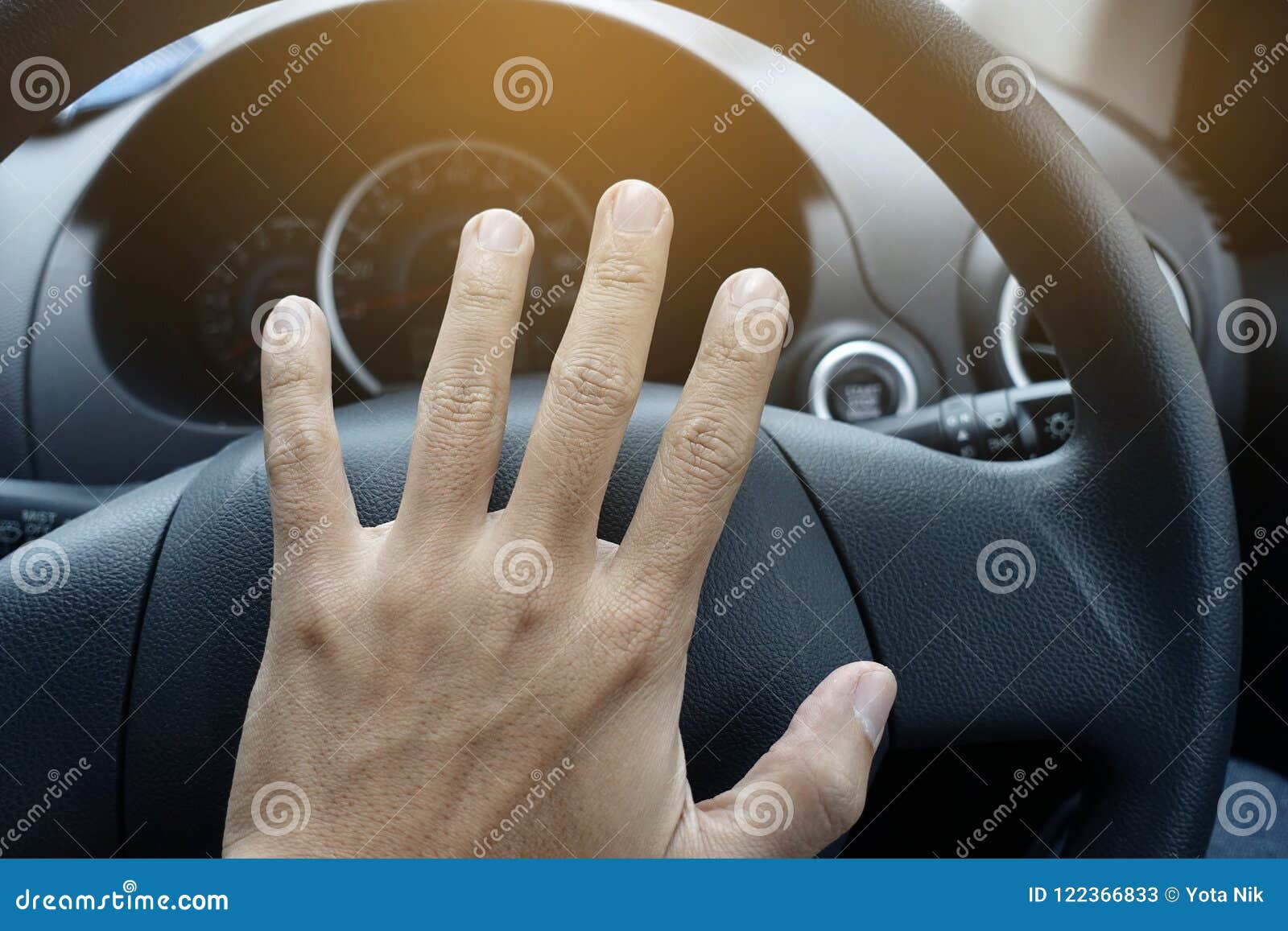 Using the car`s horn. stock image. Image of concept 122366833