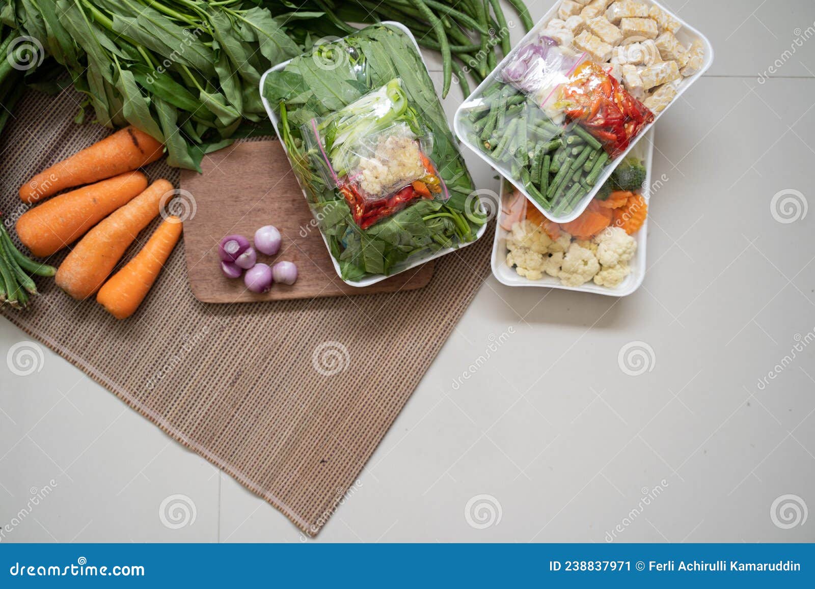 Using Plastic Food Wrappers To Wrap and Store Vegetables Stock Image