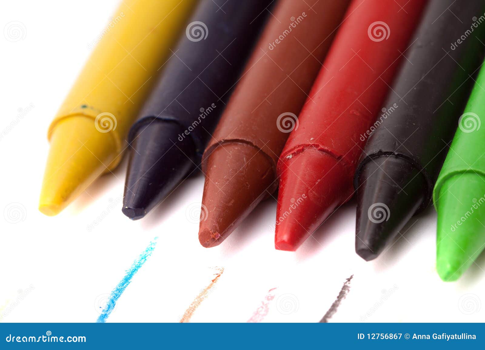 Ustawiający barwioni ołówki. Tła zakończenia barwioni ołówki ustawiają biel