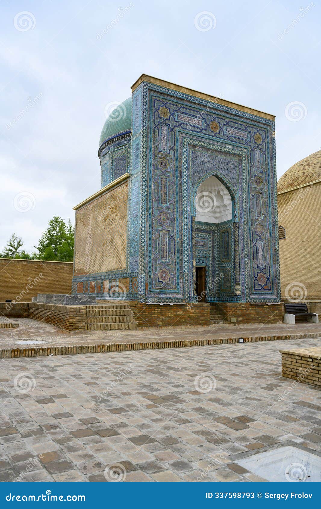 usto ali nesefi mausoleum of the 14th century with golden-and-turquoise patterns and ancient arabic inscriptions