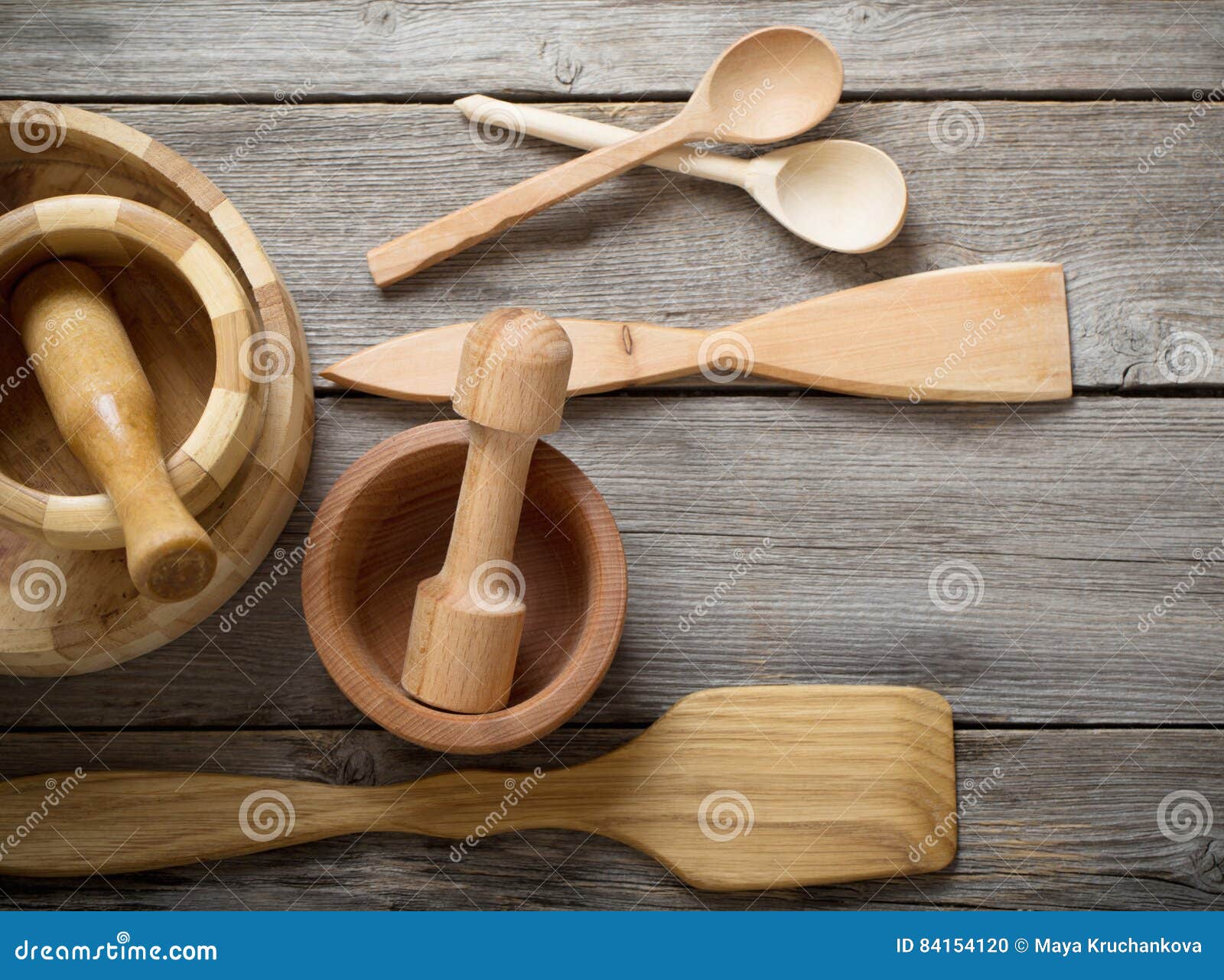 Utensilios De Cocina En El Fondo De Madera. Cuchara, Mortero, Espátula De  Cocina, Rodillo Fotos, retratos, imágenes y fotografía de archivo libres de  derecho. Image 53863627