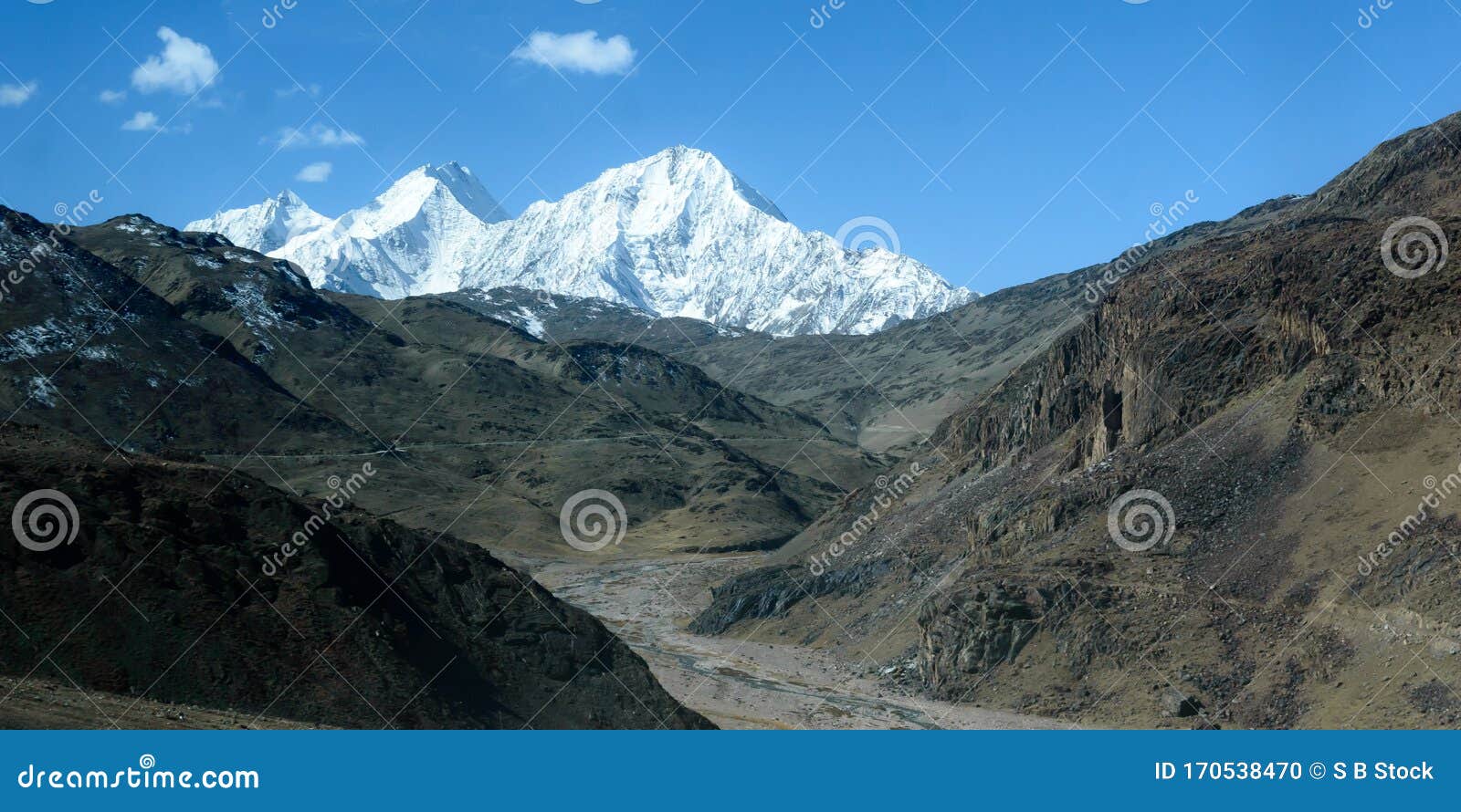 v-d spur hill ridges of pirin mountains valley. a zig zagging fluvial valley that interlock or overlap in a staggered manner