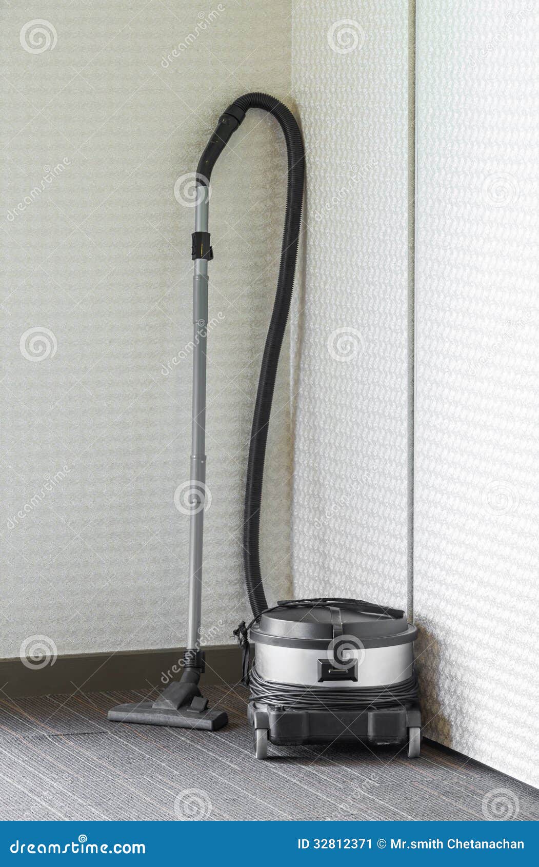 Vacuum cleaner stock image. Image of device, domestic 32812371