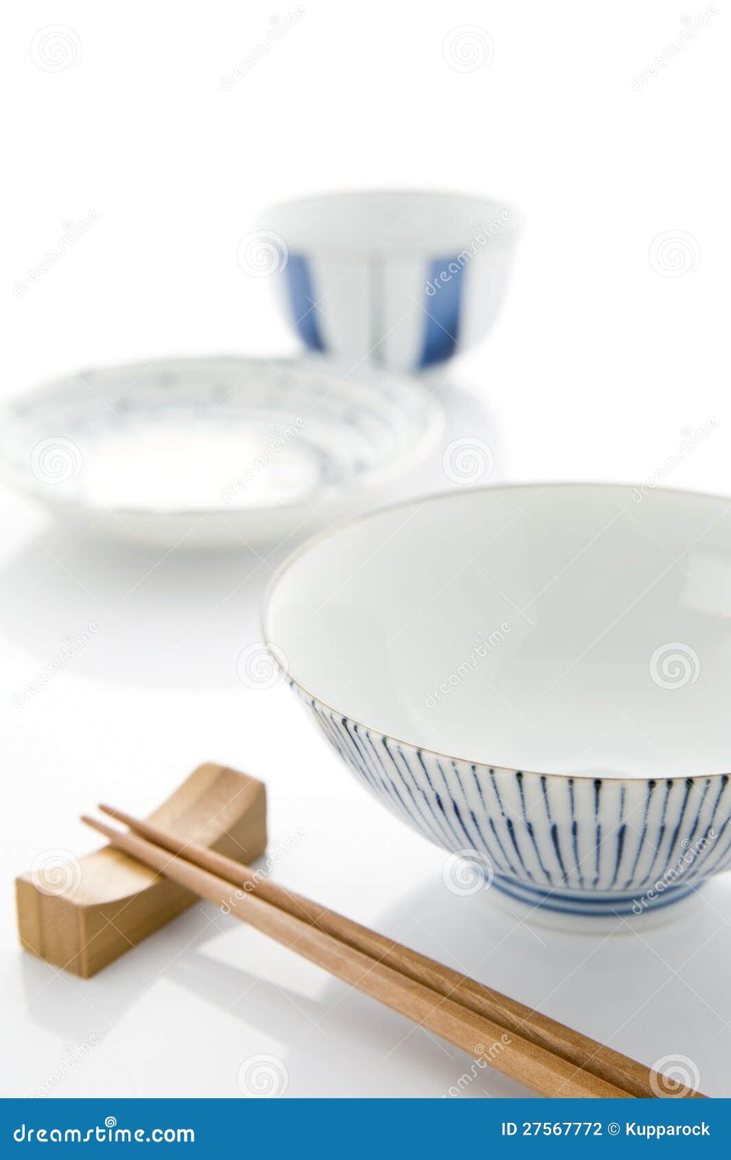 Vaisselle japonaise photo stock. Image du nourriture - 27567772